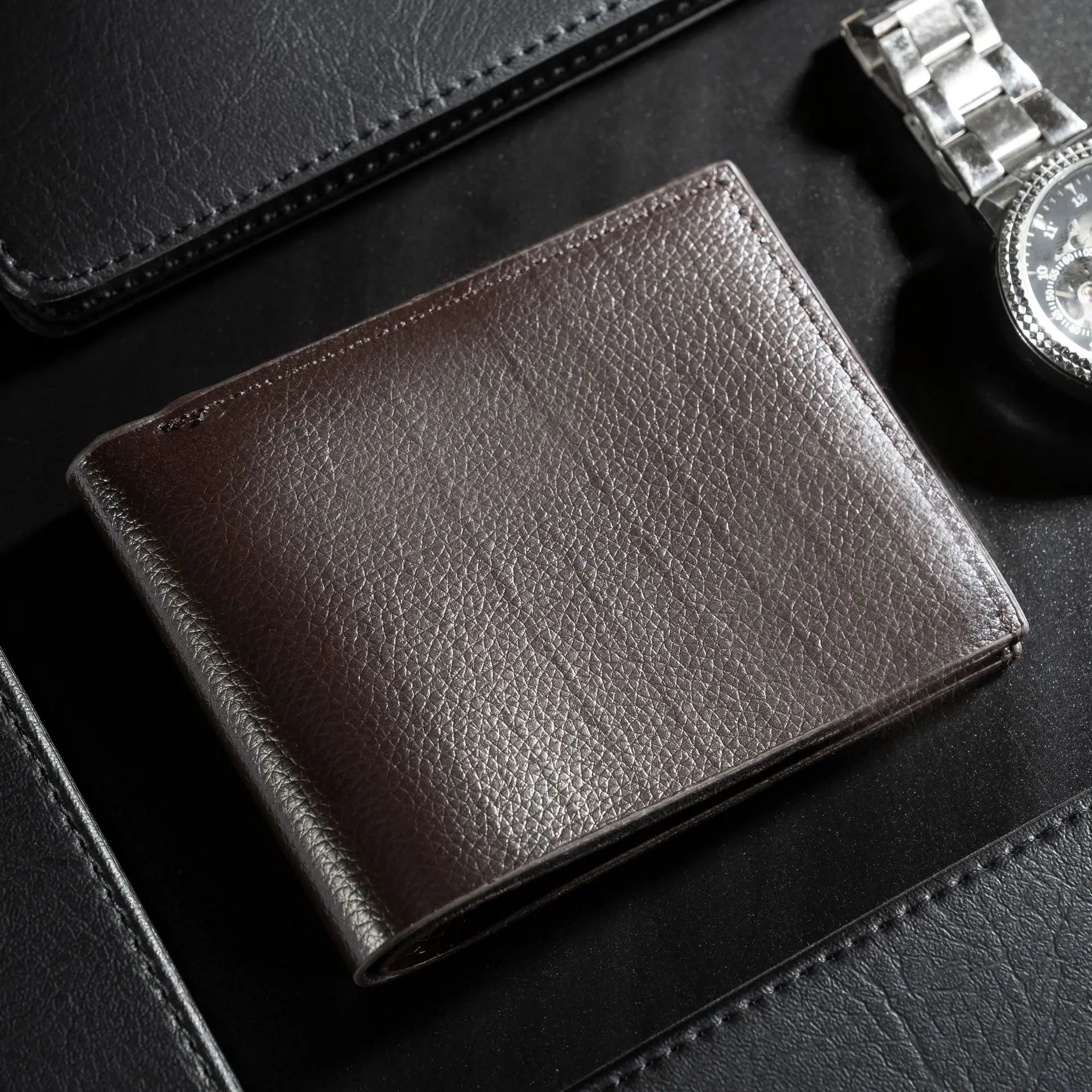 The All-Rounder – Fashionable Wallet with Practical Design